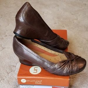 Unstructured by Clarks Copper/Brown Metallic shoe